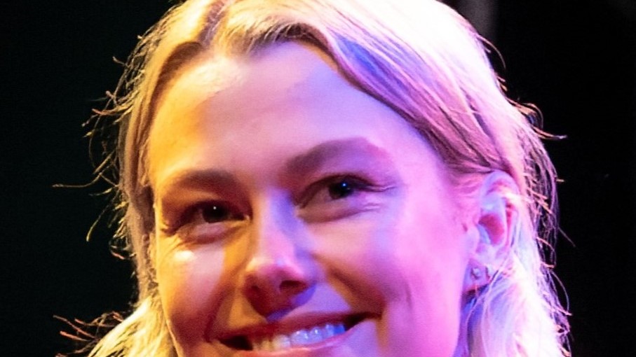 Phoebe Bridgers revine pe scenă cu muzică nouă după trei ani