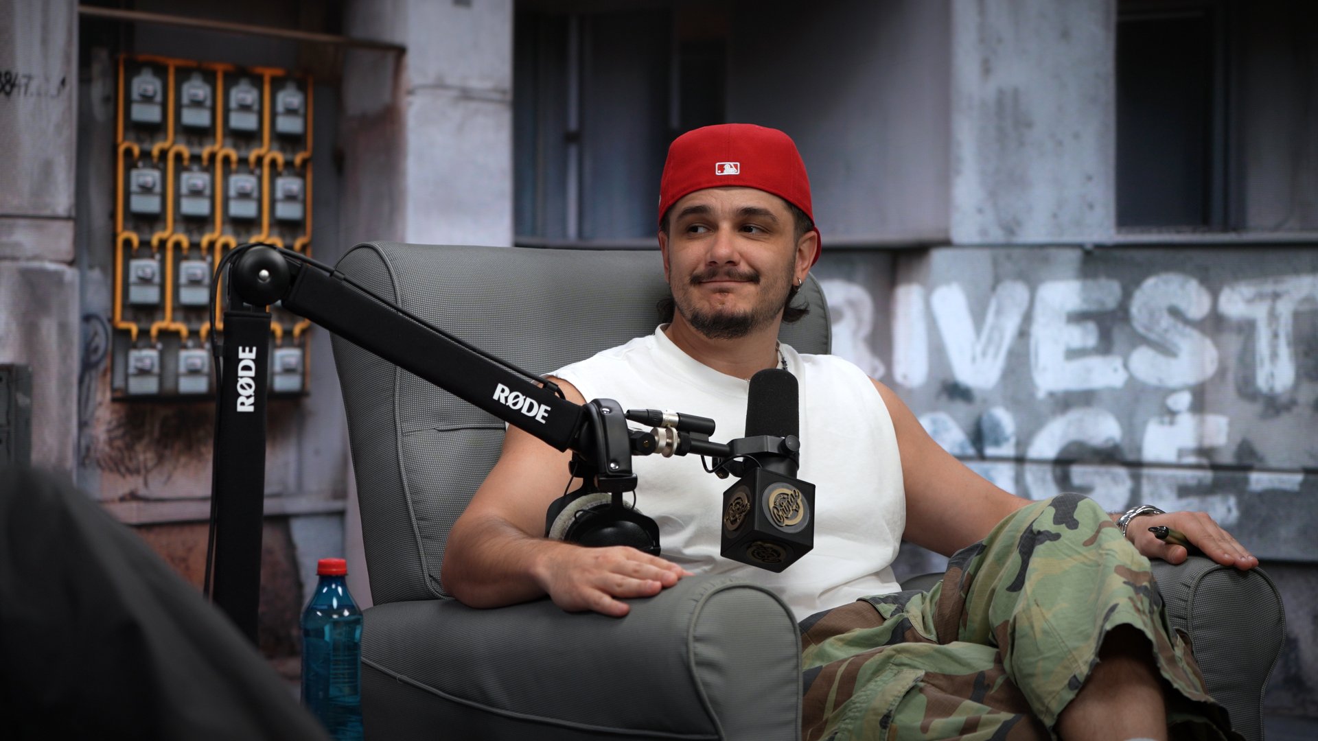 Plante udate cu sânge menstrual: Speak și Vlad Drăgulin, șocați în studio