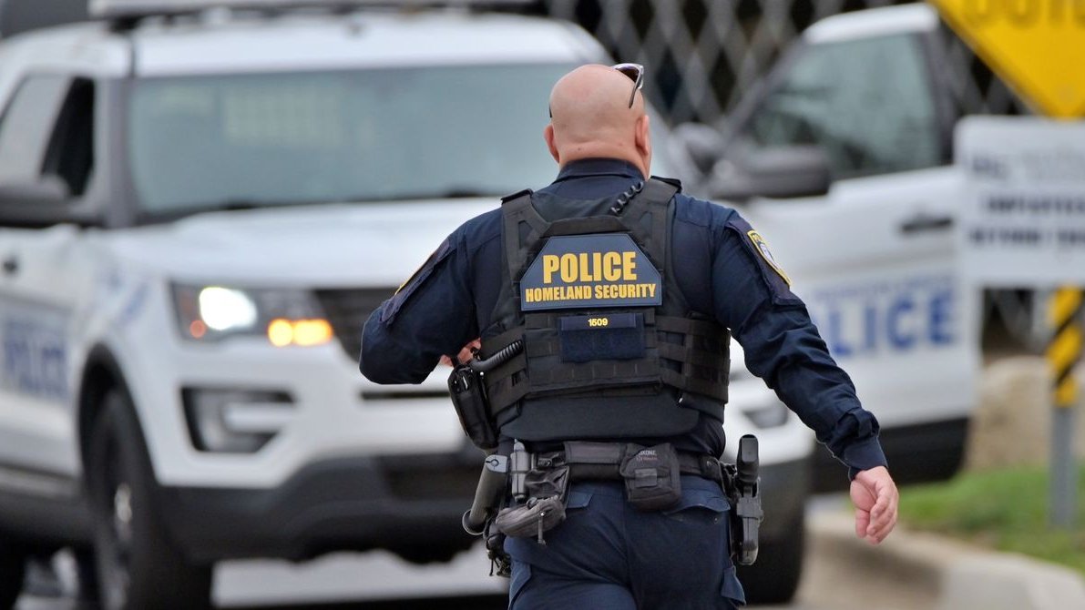 Polițiști din Chicago, pe teren cu ICE contra activiștilor