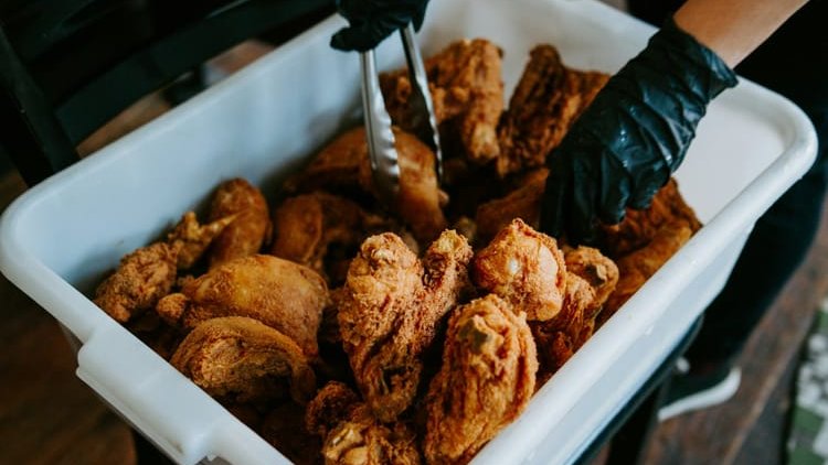Postul de 6 zile urmat de o zi de binge eating a trimis-o la spital