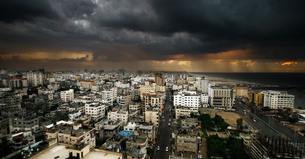 Prăbușire clădire în Gaza City: 16 morți, aproape 100 prinși sub dărâmături