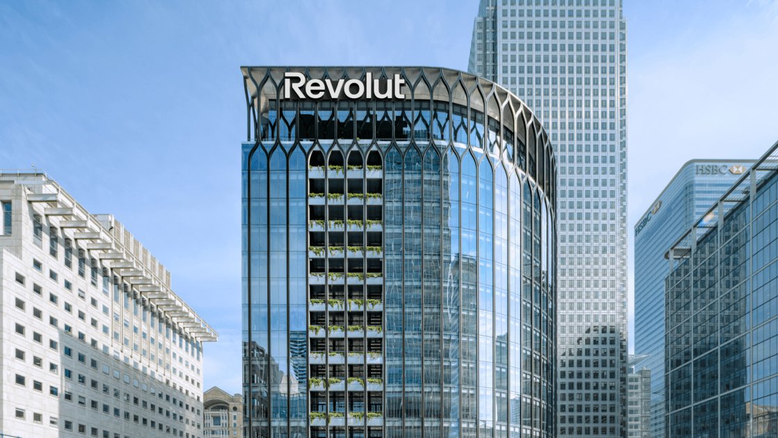 Revolut a dat pașapoarte, selfie-uri și istoric Bitcoin unor infractori deghizați în autorități