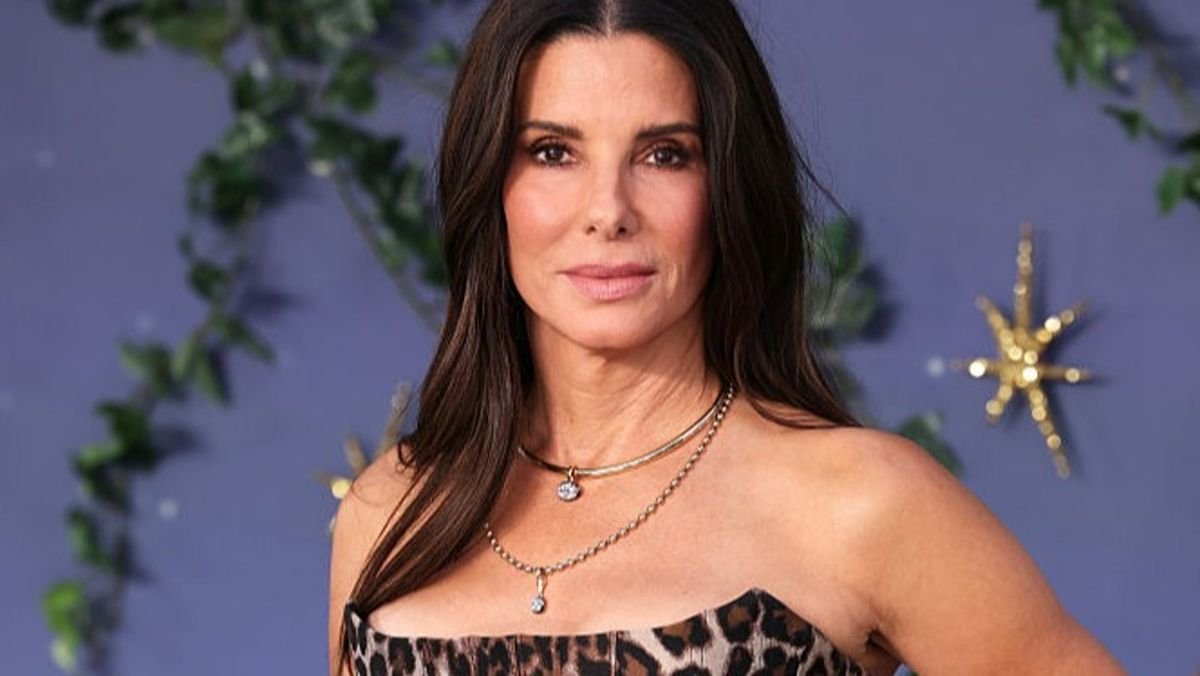 Sandra Bullock și tatuajul LB²: revenirea anului după trei ani
