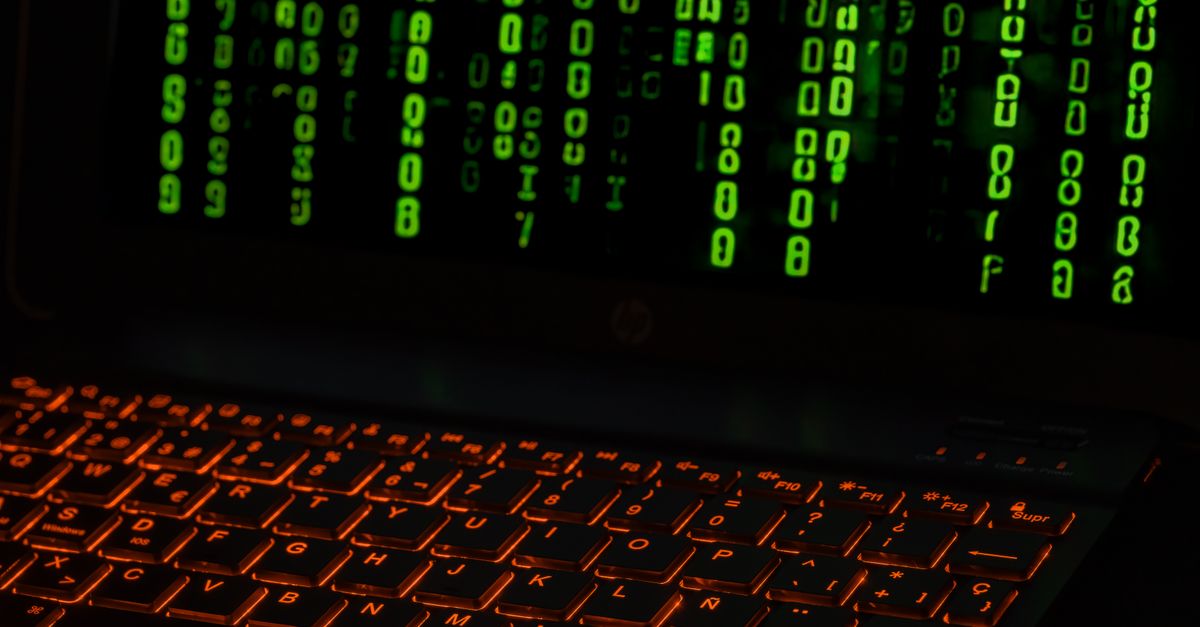 Trump si Amodei, in dezacord pe ideea unui kill switch obligatoriu pentru inteligenta artificiala