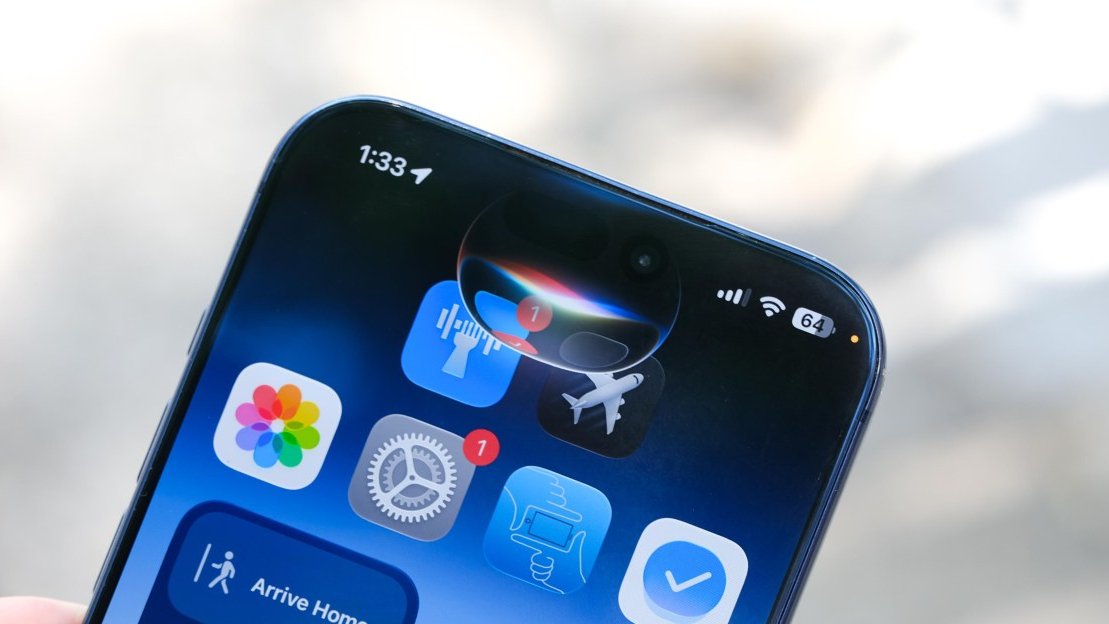 Siri AI în beta public: asistentul care schimbă iPhone-ul