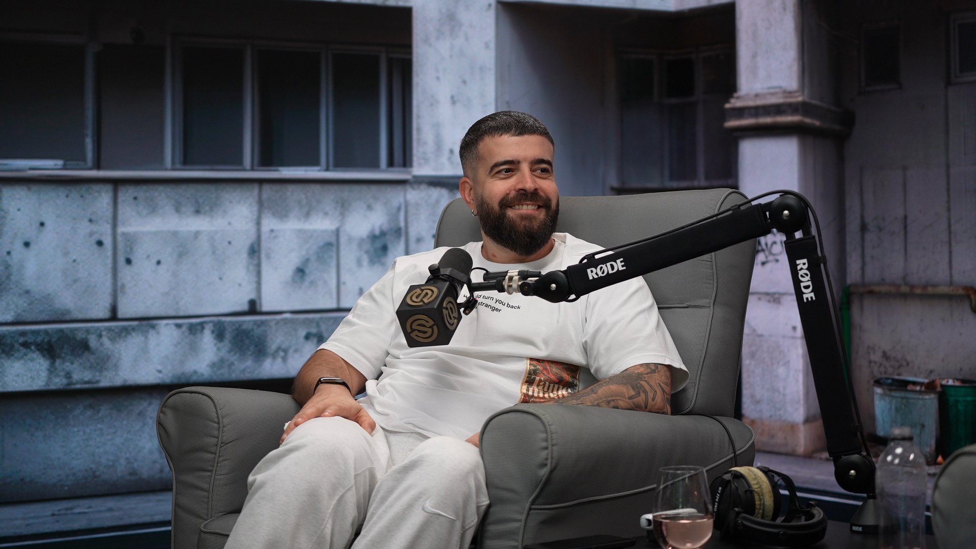 Speak închide comentariile: mama lui răspundea la haters