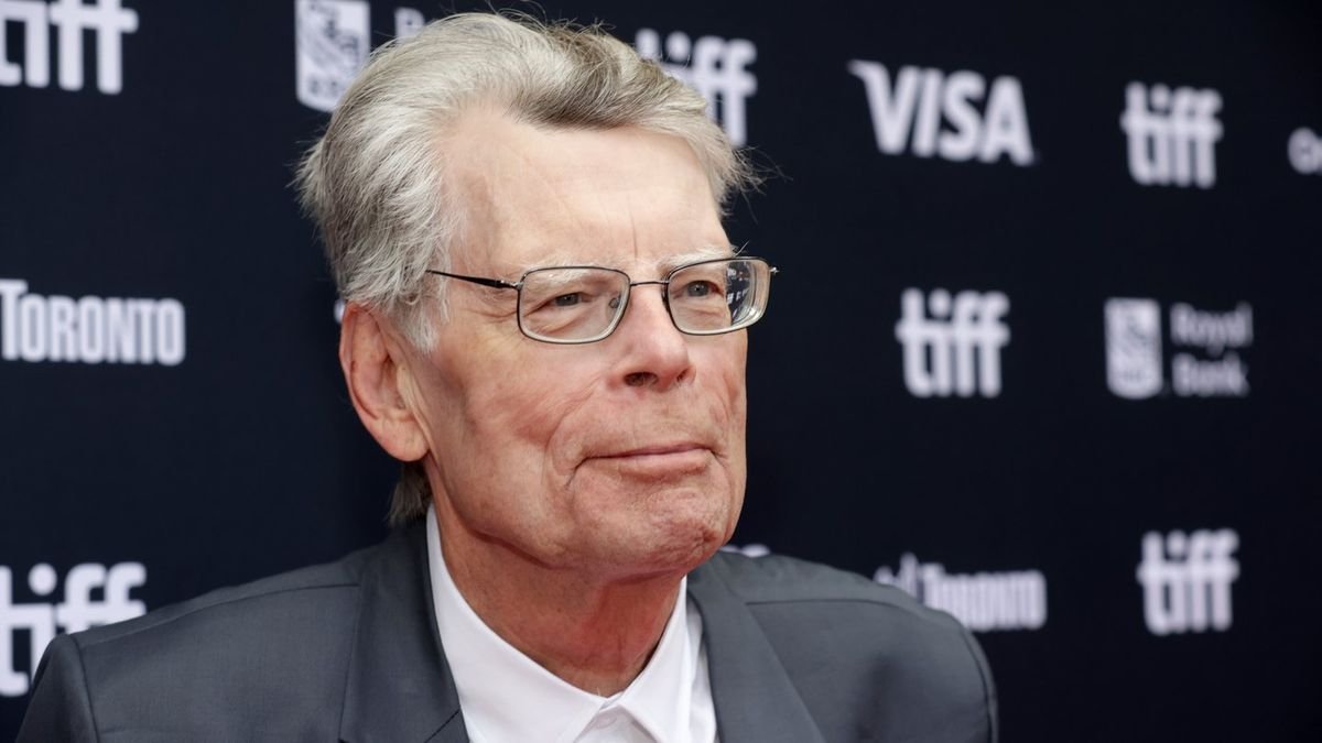 Stephen King, mesaj dur pentru Trump: «Ia-ți războiul»