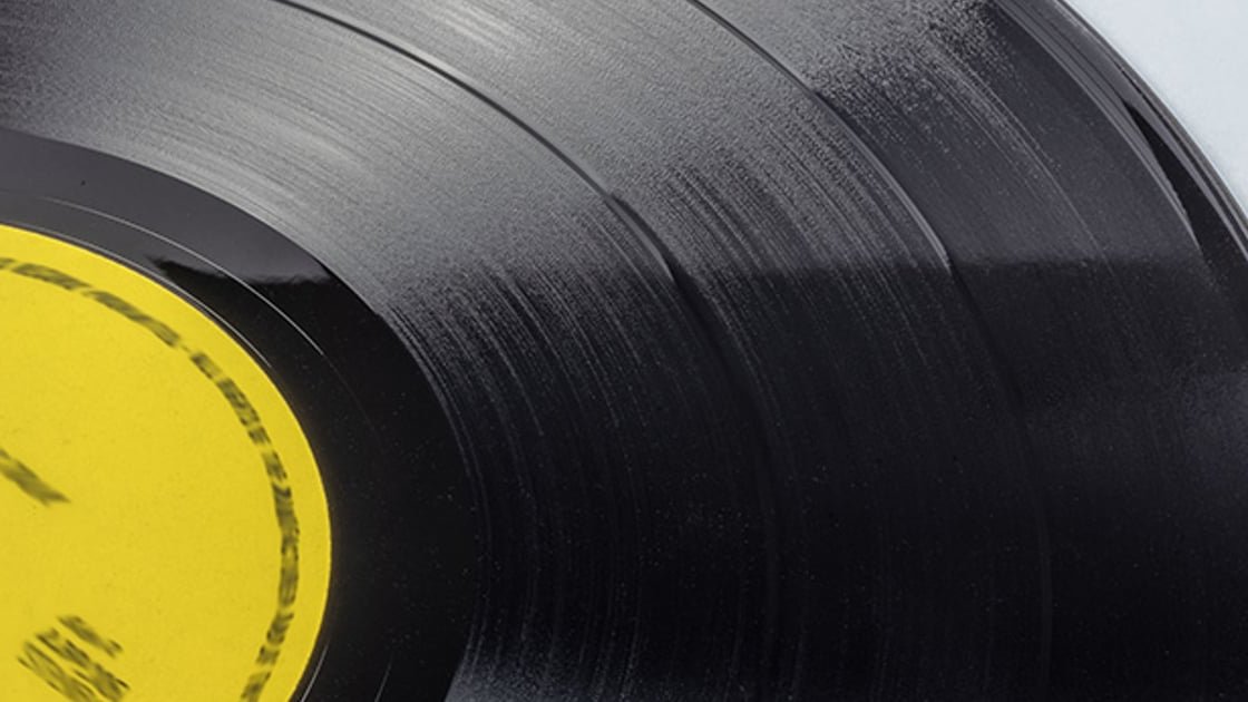 Suno vrea să pună muzica AI pe vinil: revoluție sau blasfemie?