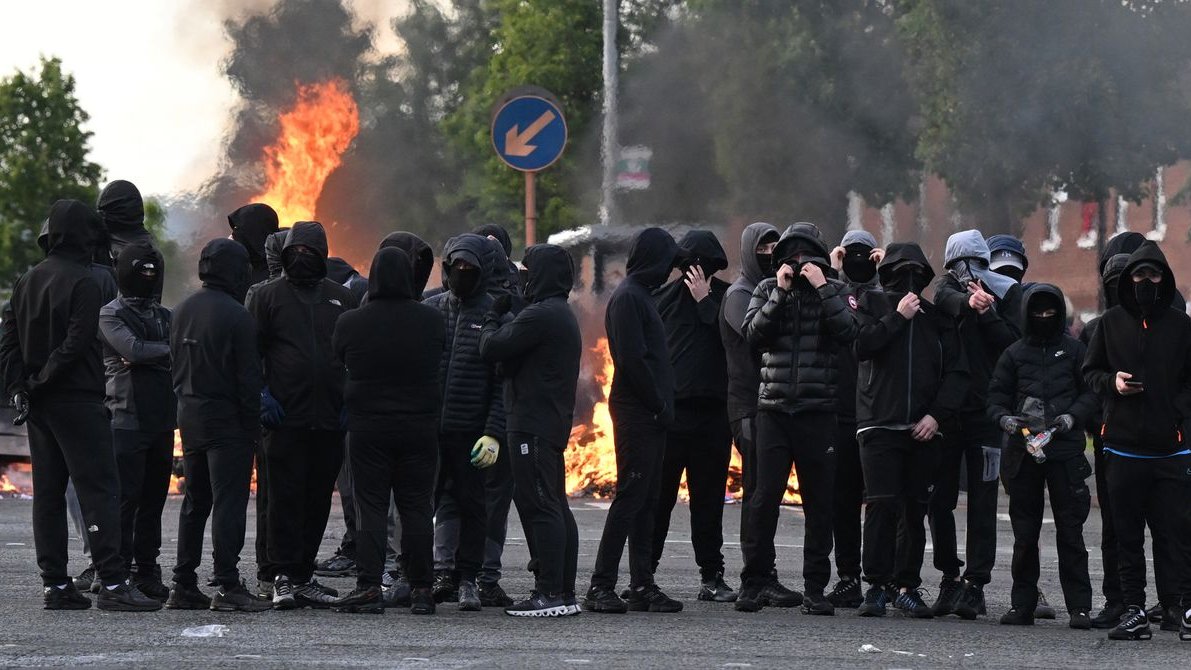 Suprematiștii albi din Belfast: grupul care a incendiat orașul