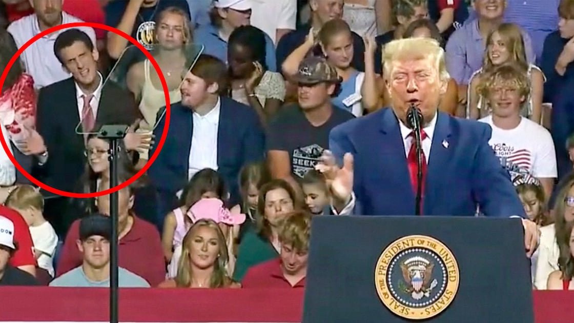 Susținătorul lui Trump l-a imitat ironic la miting în direct