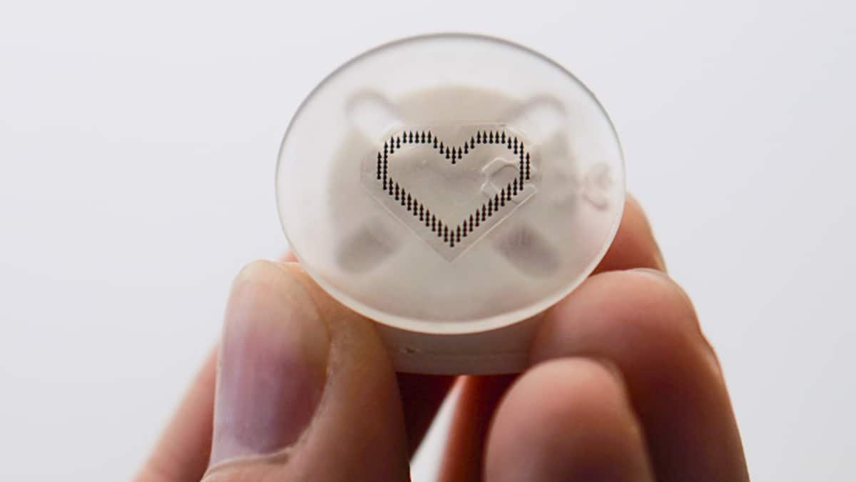 Tatuaj fără durere: startup britanic promite revoluția cu microneedles
