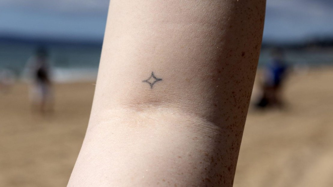 Tatuaj permanent fără durere: patch-ul cu microneedles care schimbă tot