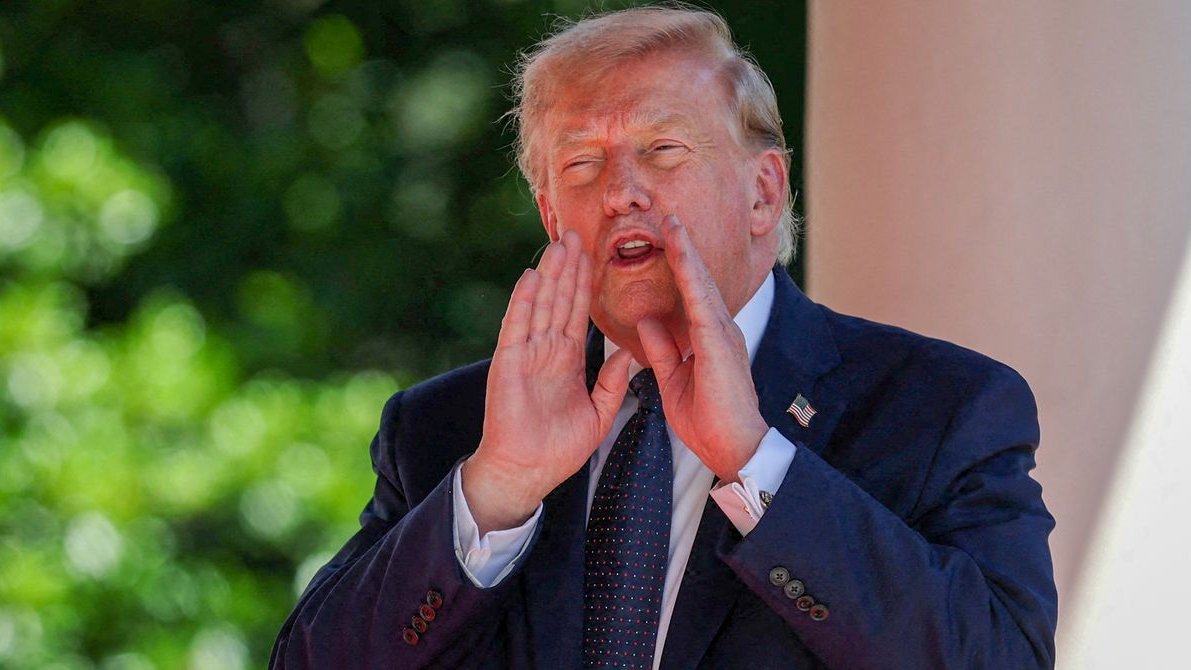 Trump a expus SMS-urile lui Zuckerberg și Bezos: umilință publică