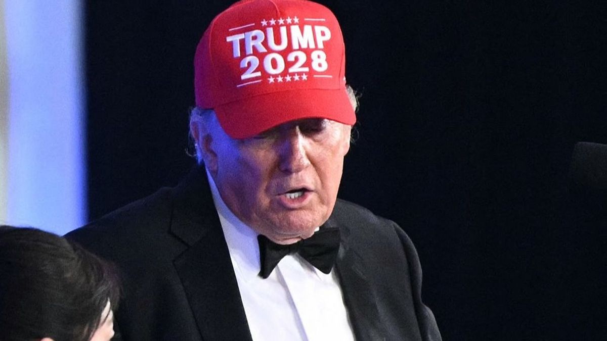 Trump glumește că va candida la președinție în 2028, la Cina Corespondenților