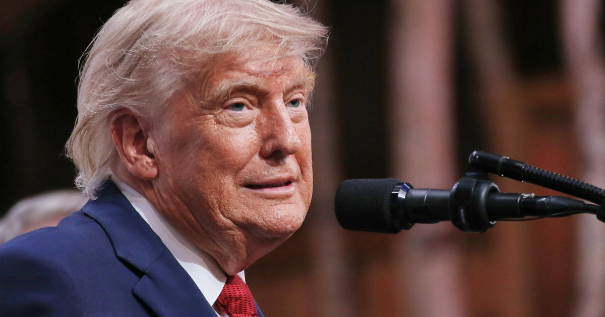 Trump, pus pe "mute" la propria conferință de presă