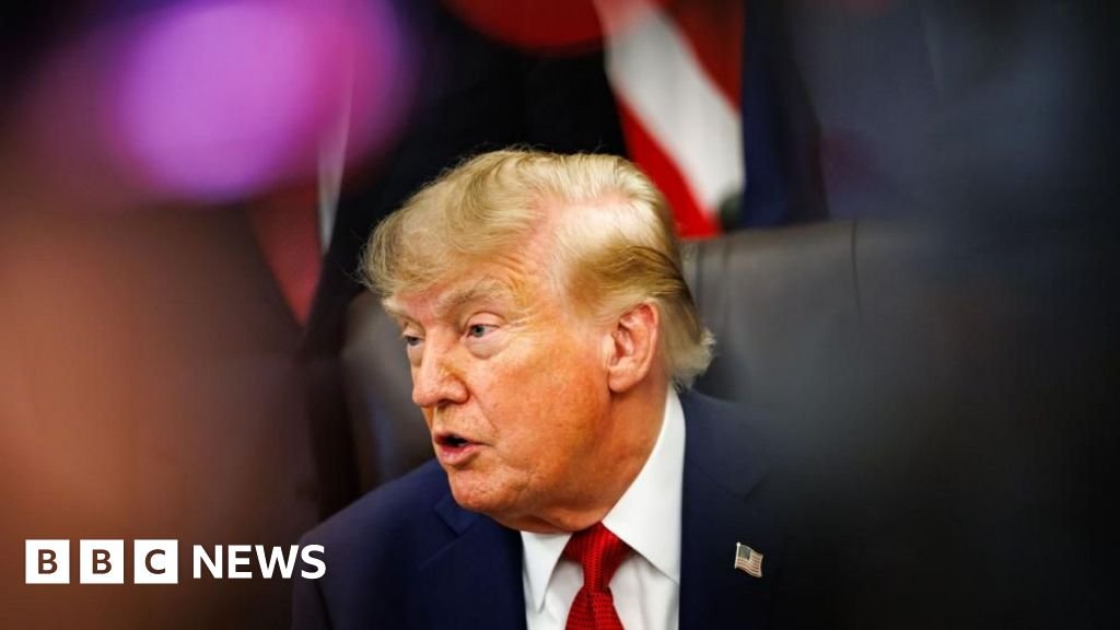 Trump semnează legea sancțiunilor dure împotriva Rusiei, dedicată lui