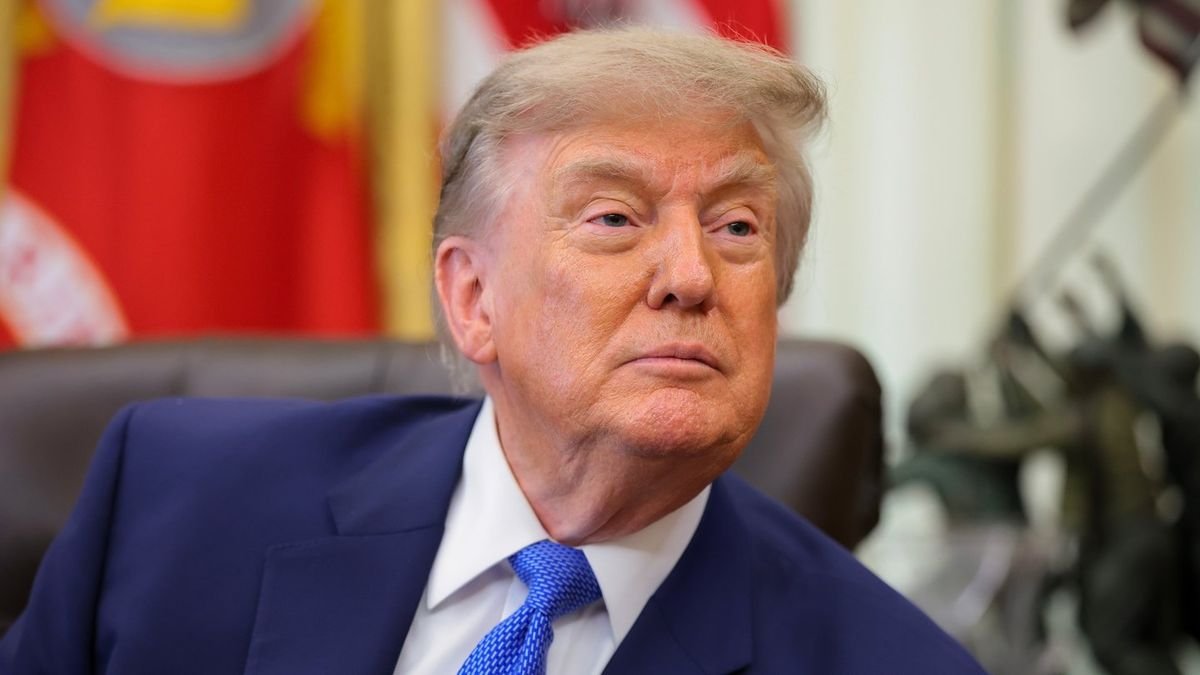 Trump vrea un al treilea mandat și poartă șapcă 2028