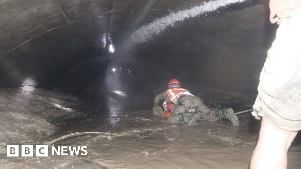 Nepal: doi muncitori scosi vii dintr-un tunel inundat dupa 9 zile