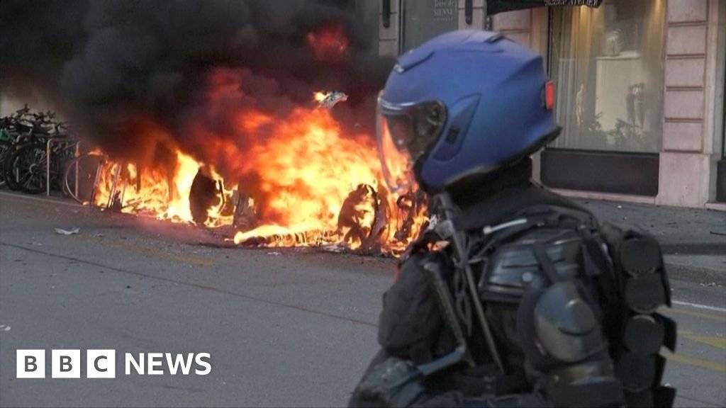 Tunuri cu apă la Geneva: G7 deschide cu gaze și proteste
