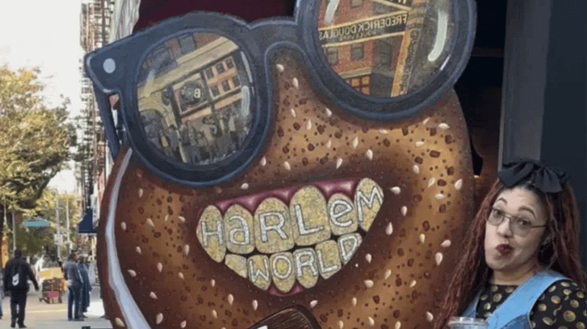 Un bagel din Harlem, acuzat de «blackface», și-a retras mascota
