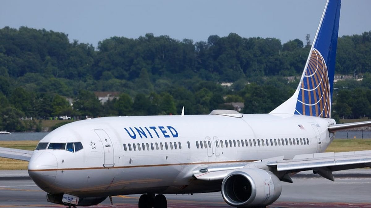 United Airlines blochează scaunul din mijloc: confort real sau capcană?