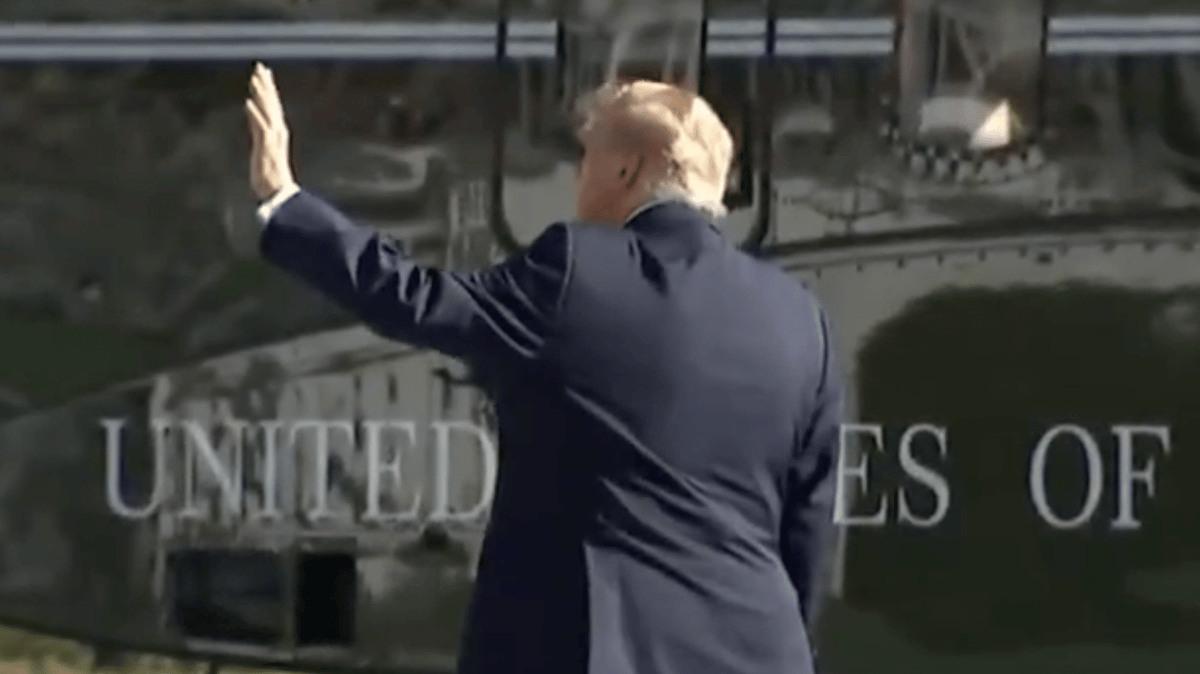 Video bizar cu Trump salutând o mulțime inexistentă