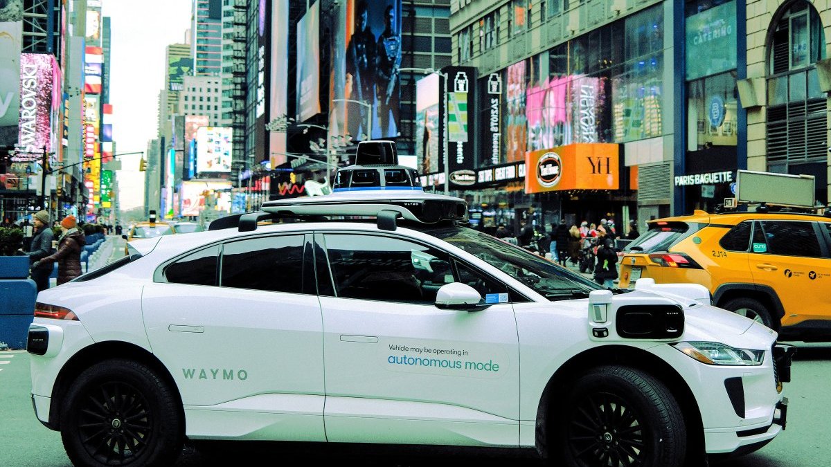Waymo a capitulat în fața New York City: de ce robotaxiurile au eșuat