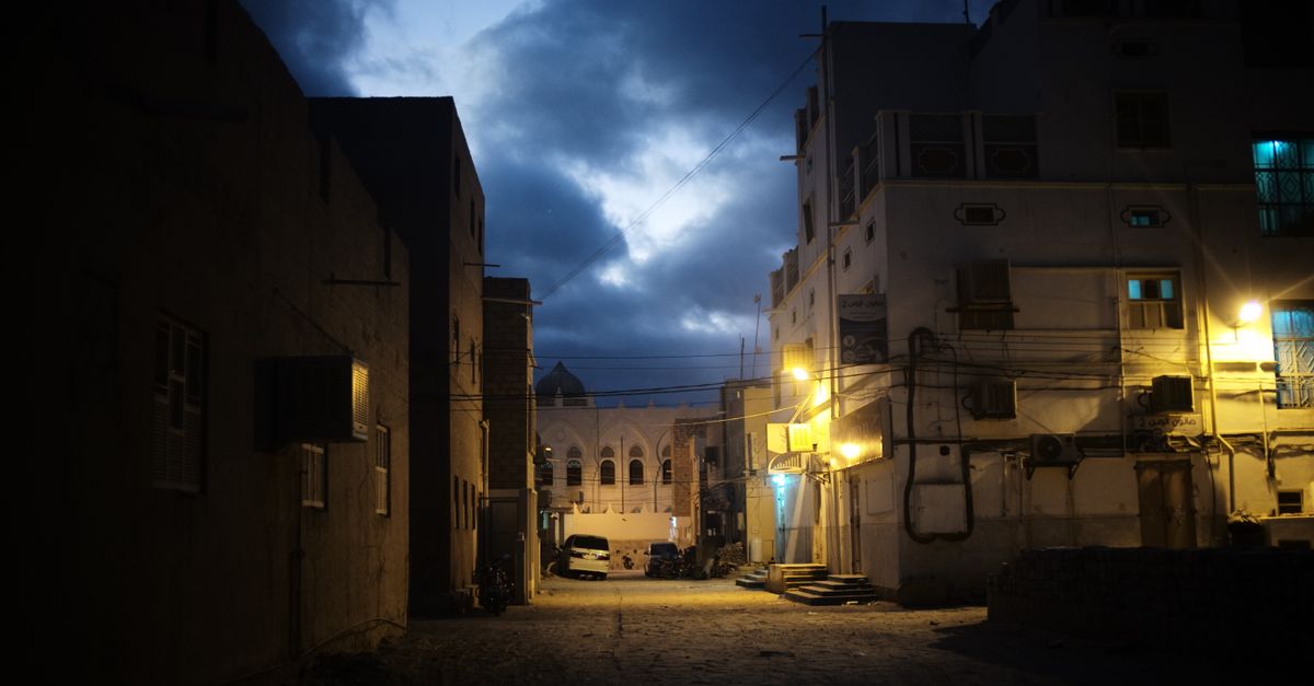 Zeci de atacuri saudite in Yemen dupa ofensiva Houthi