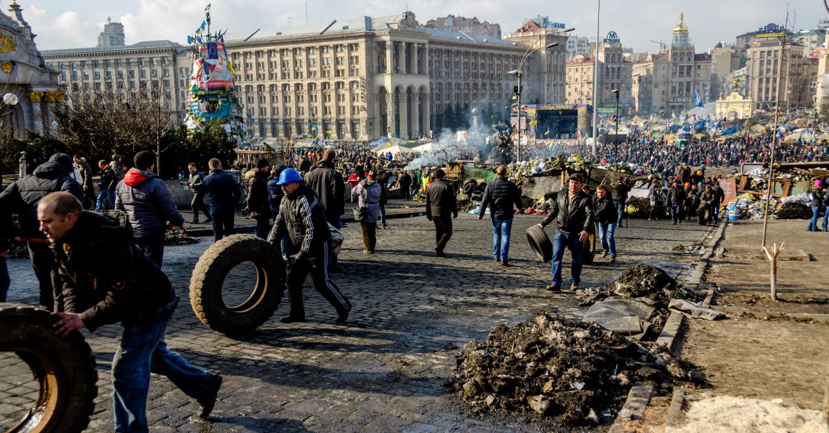 Zelenski l-a dat afara pe ministrul popular si Ucraina protesteaza