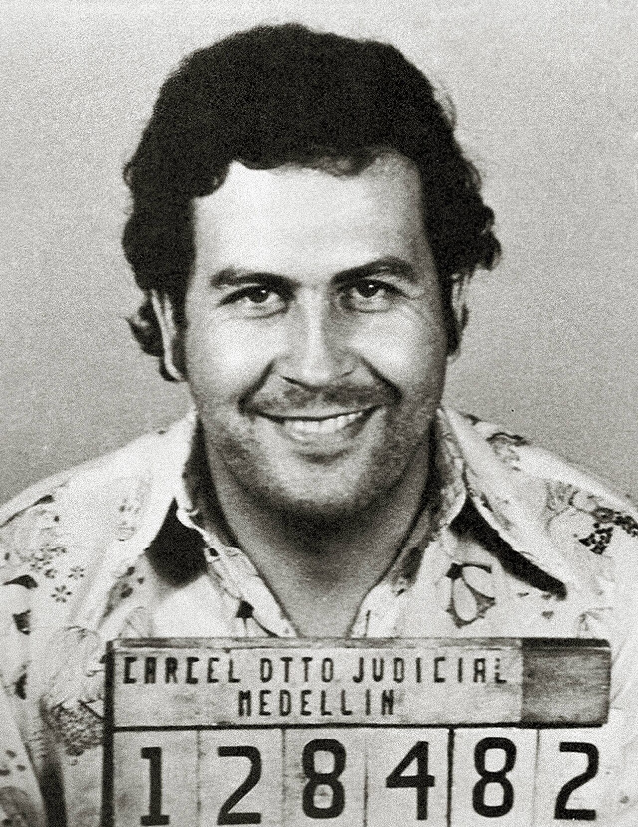 Fermier columbian găsește 600M$ îngropați — comoara lui Escobar